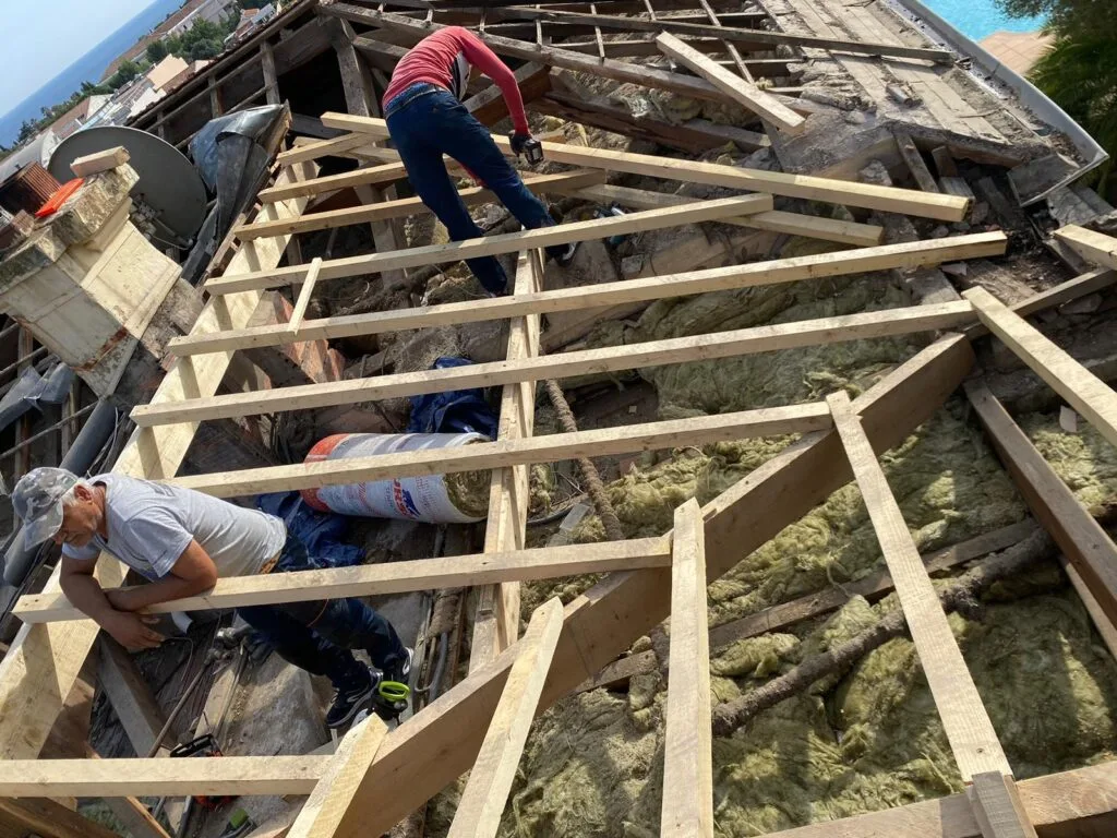 Travail de charpentier - couvreur Roquefort-les-Pins