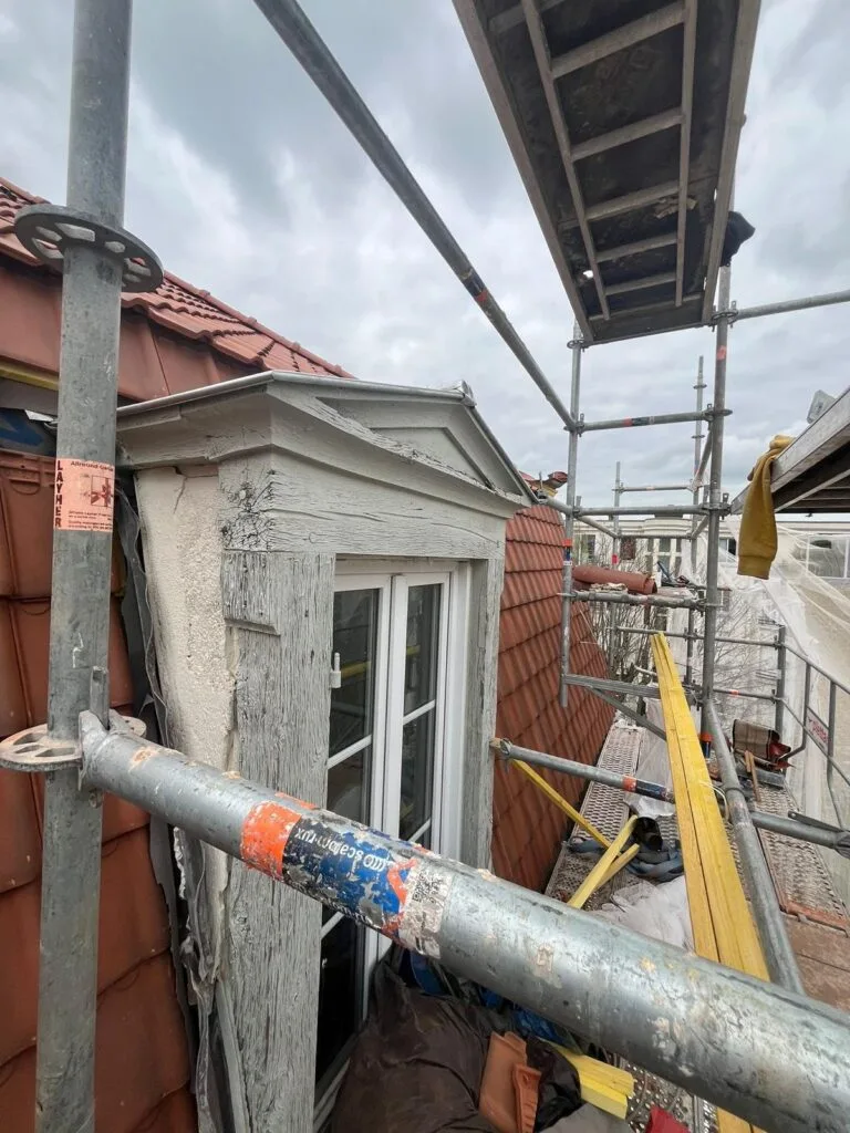Rénovation de lucarne - couvreur Roquefort-les-Pins
